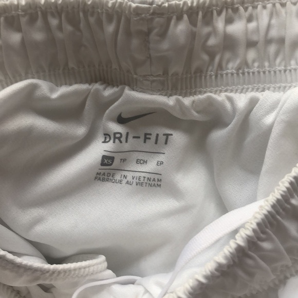 brand new Nike shorts - Picture 3 of 3